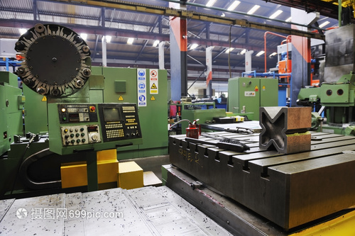 鋼鐵機(jī)械零件銷售 現(xiàn)代工廠室內(nèi)大廳的專業(yè)設(shè)備展示